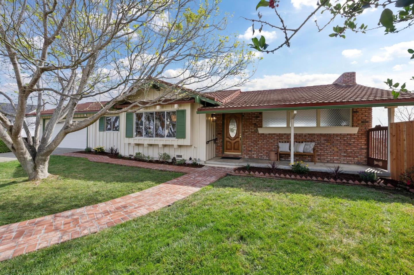 836 Bauer Court