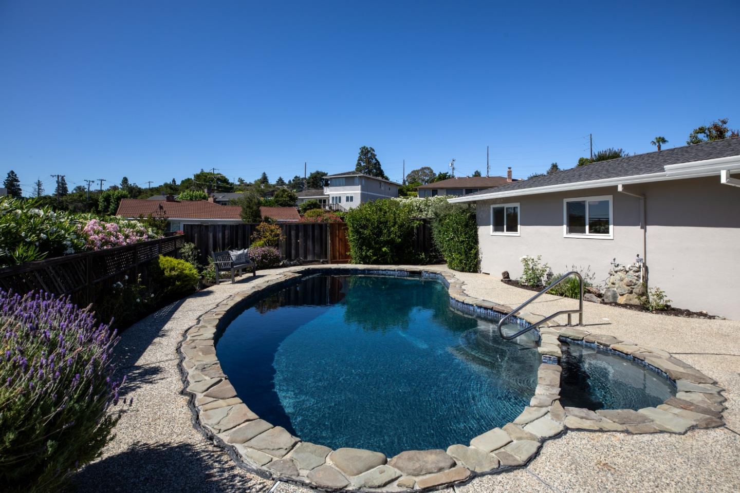 3569 Altamont WAY