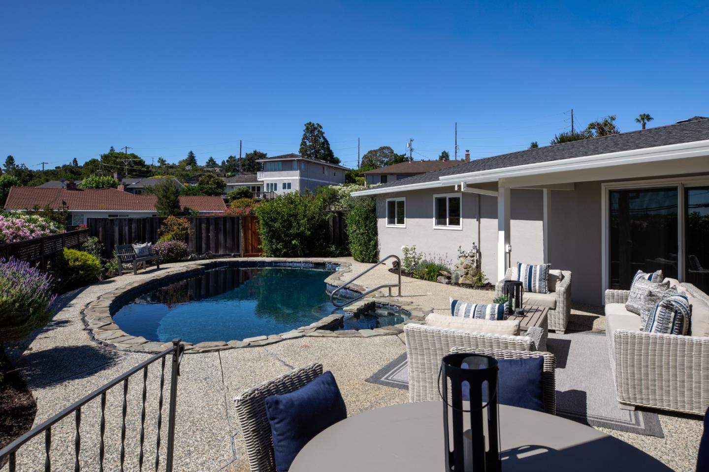 3569 Altamont WAY