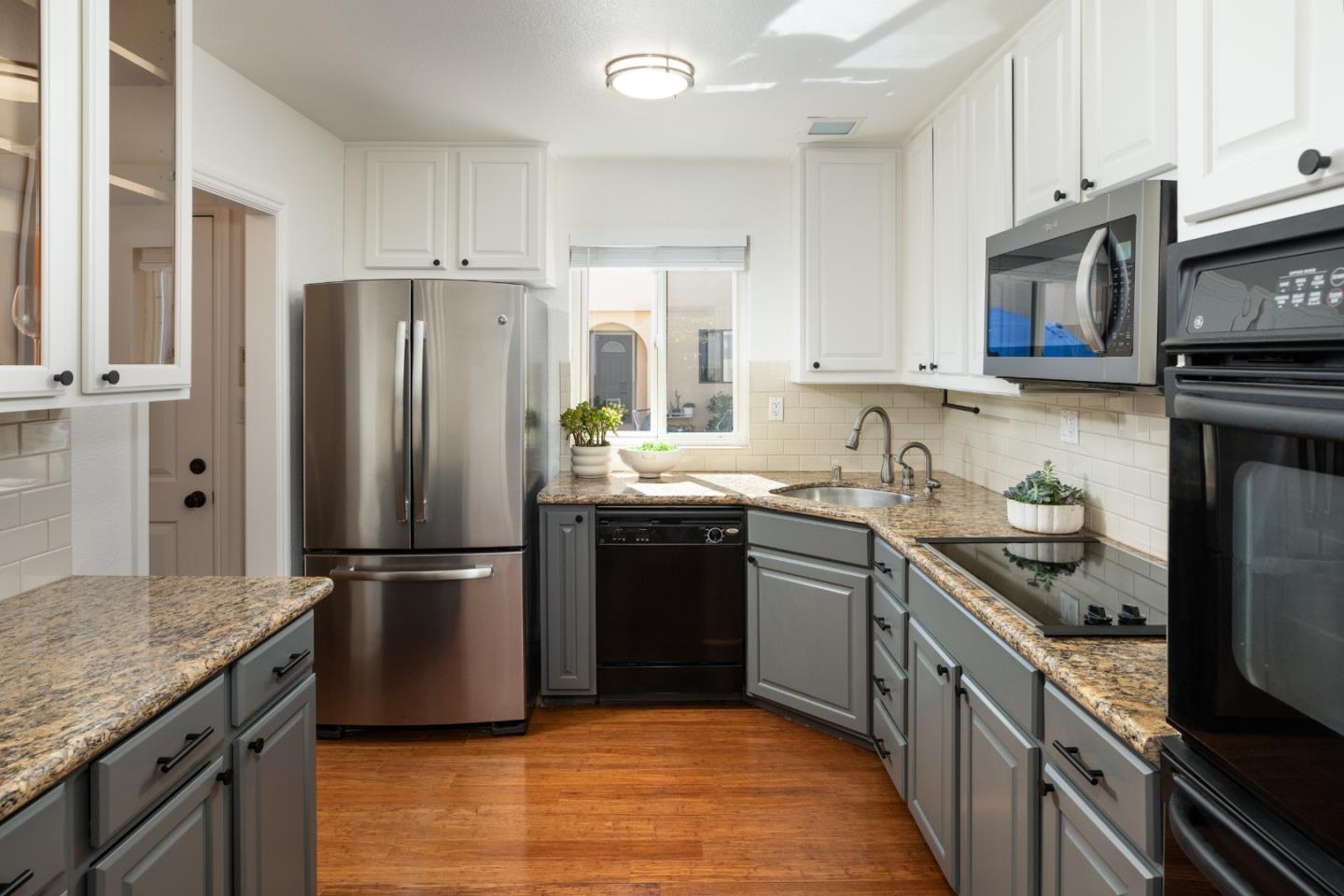 229 E Bellevue AVE 9