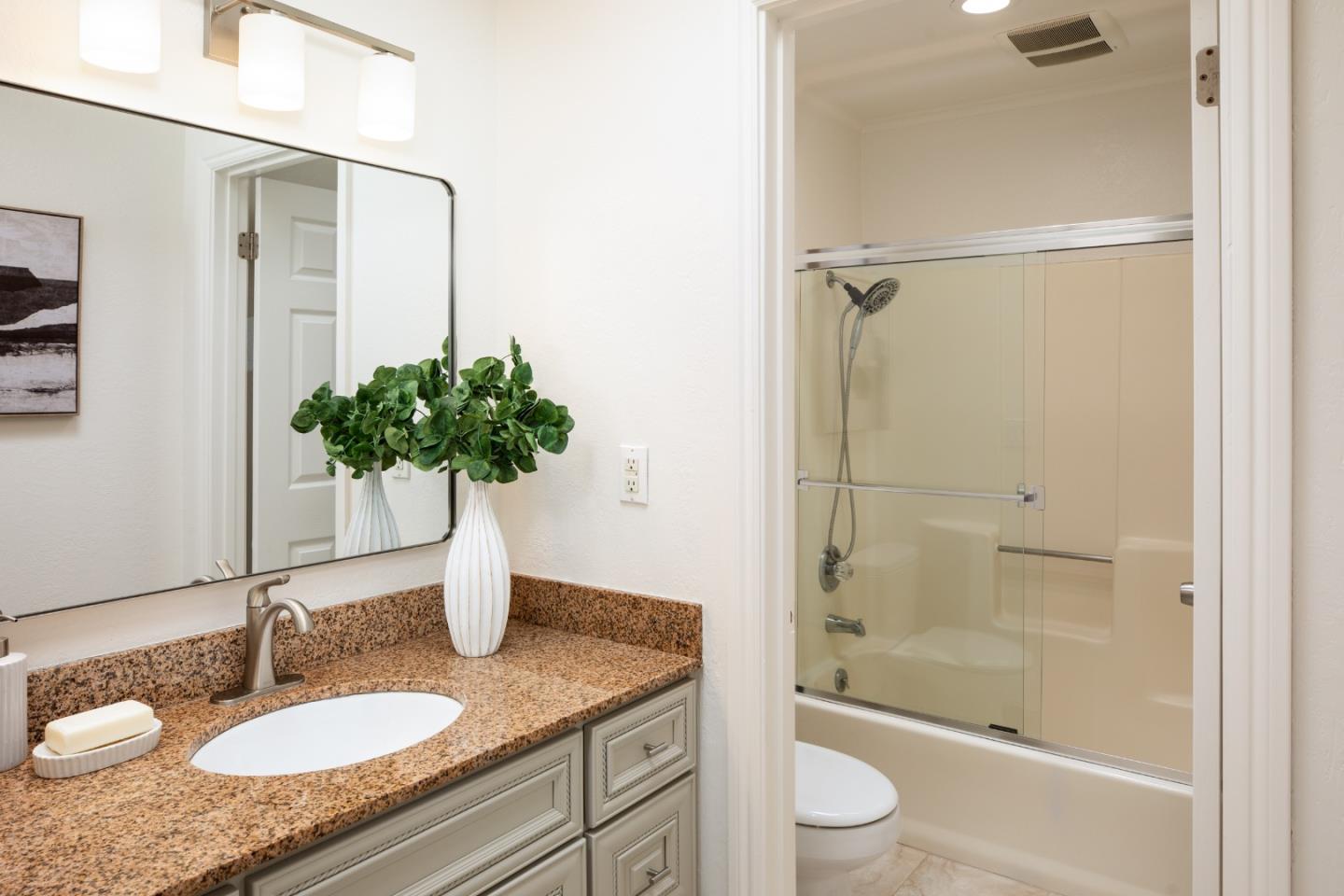 229 E Bellevue AVE 9