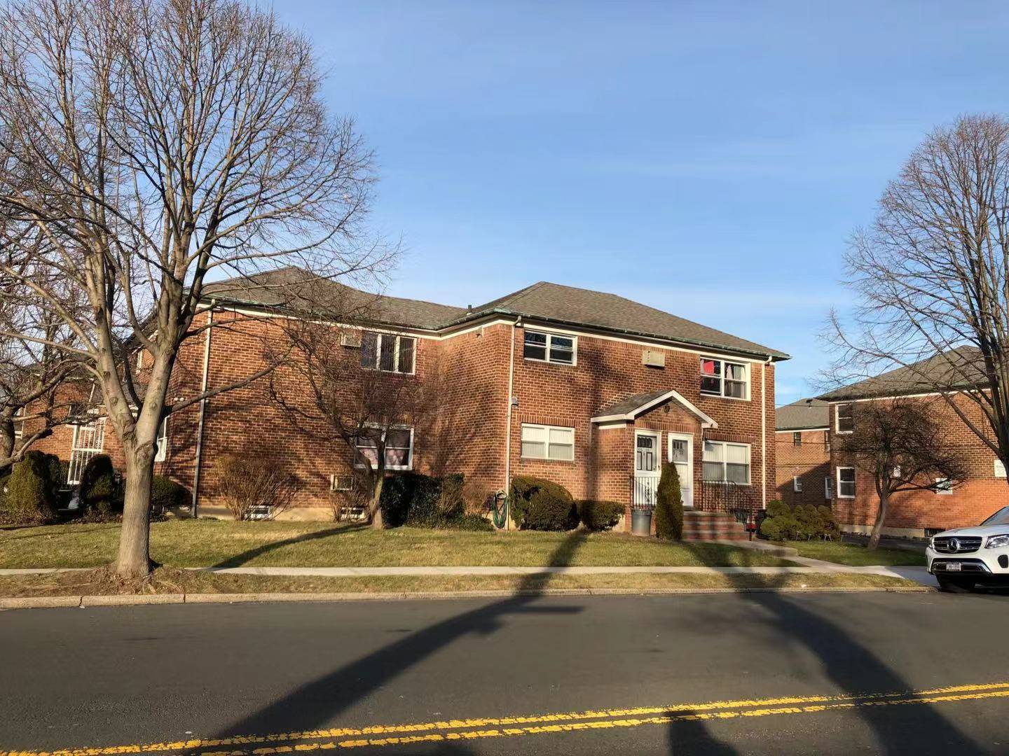 175-33A Booth Memorial Ave