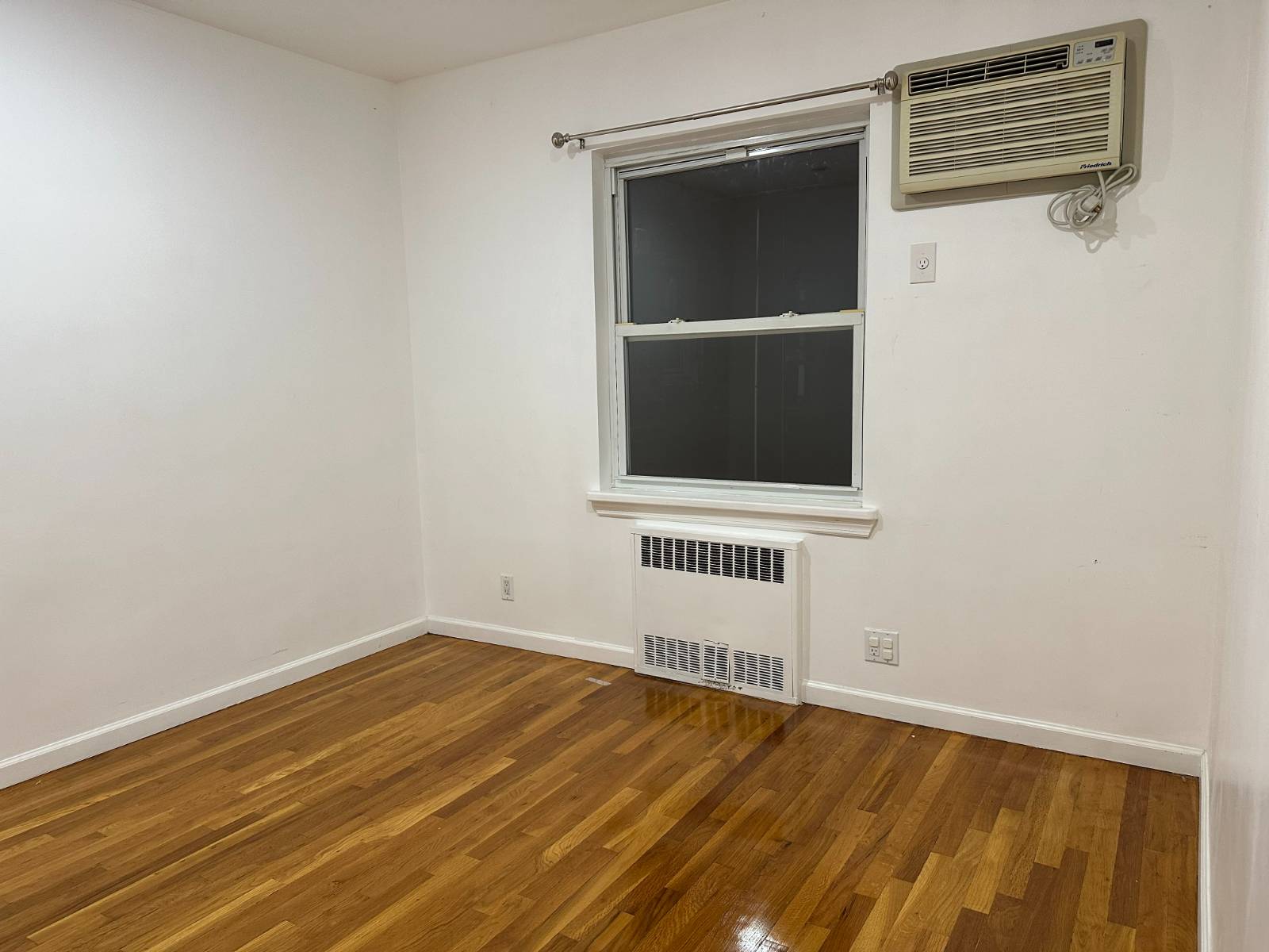 175-33A Booth Memorial Ave