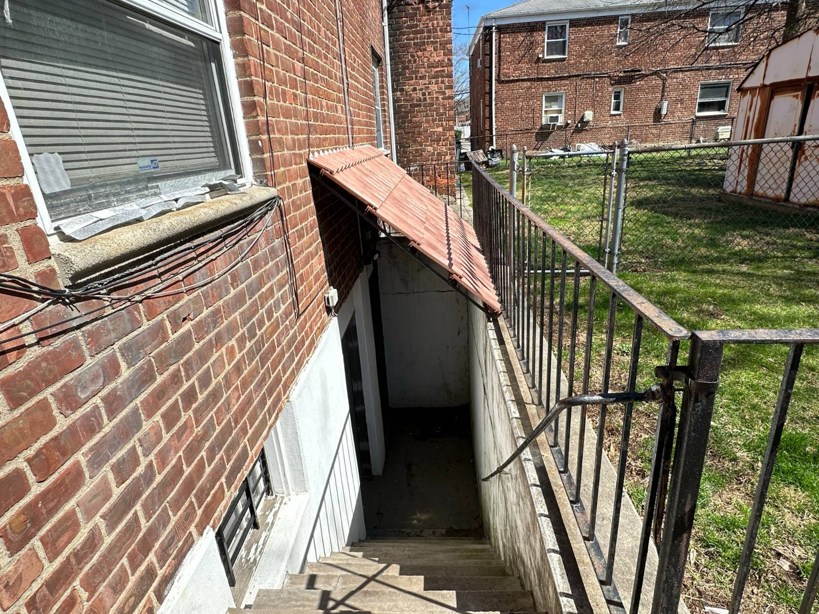 194-08 37 Ave