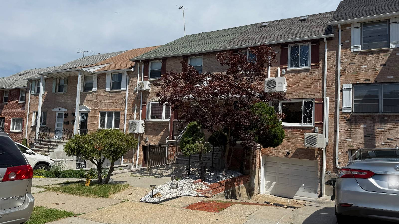 240-31 65 Ave