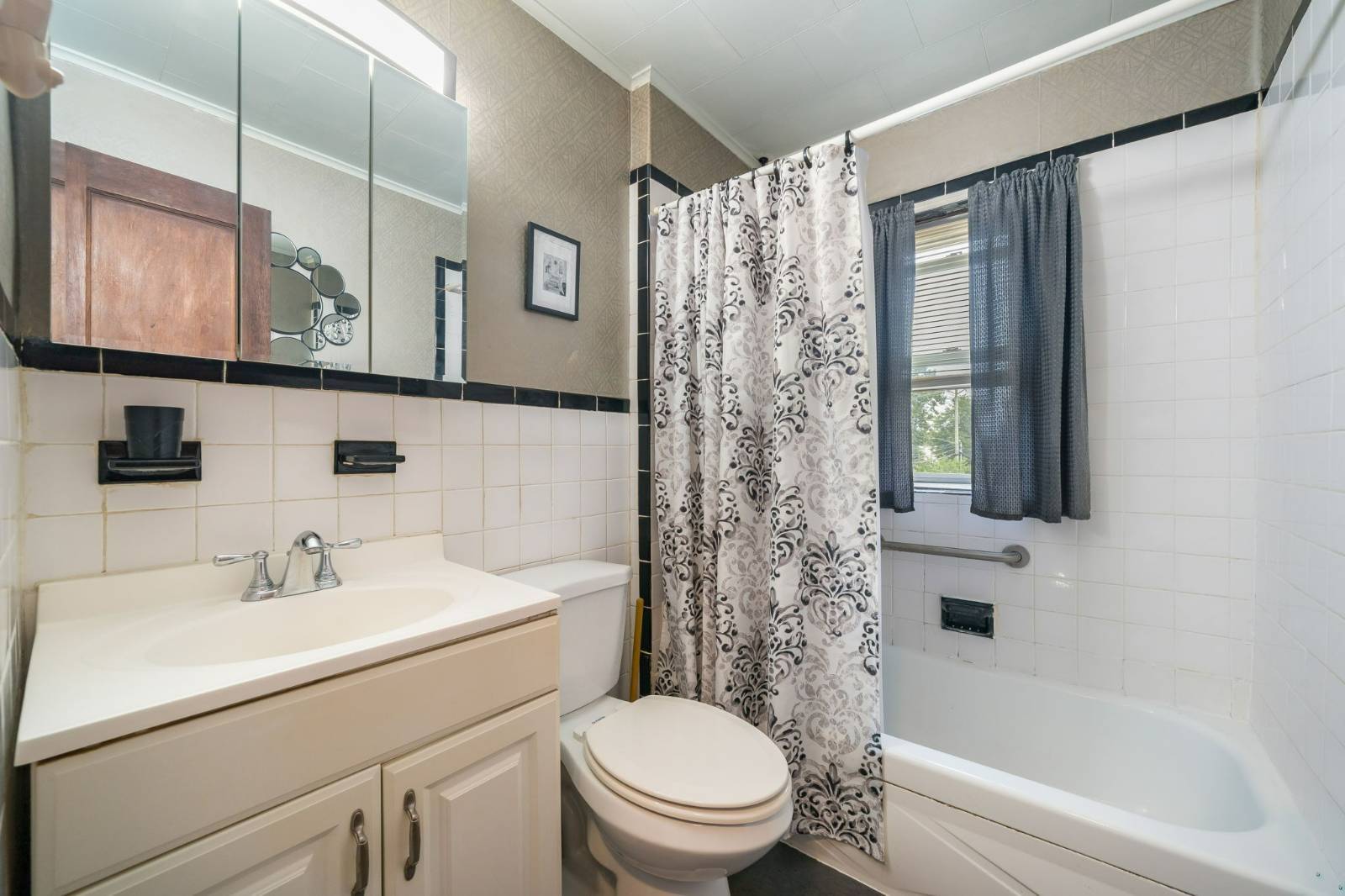 198-28 33 Ave