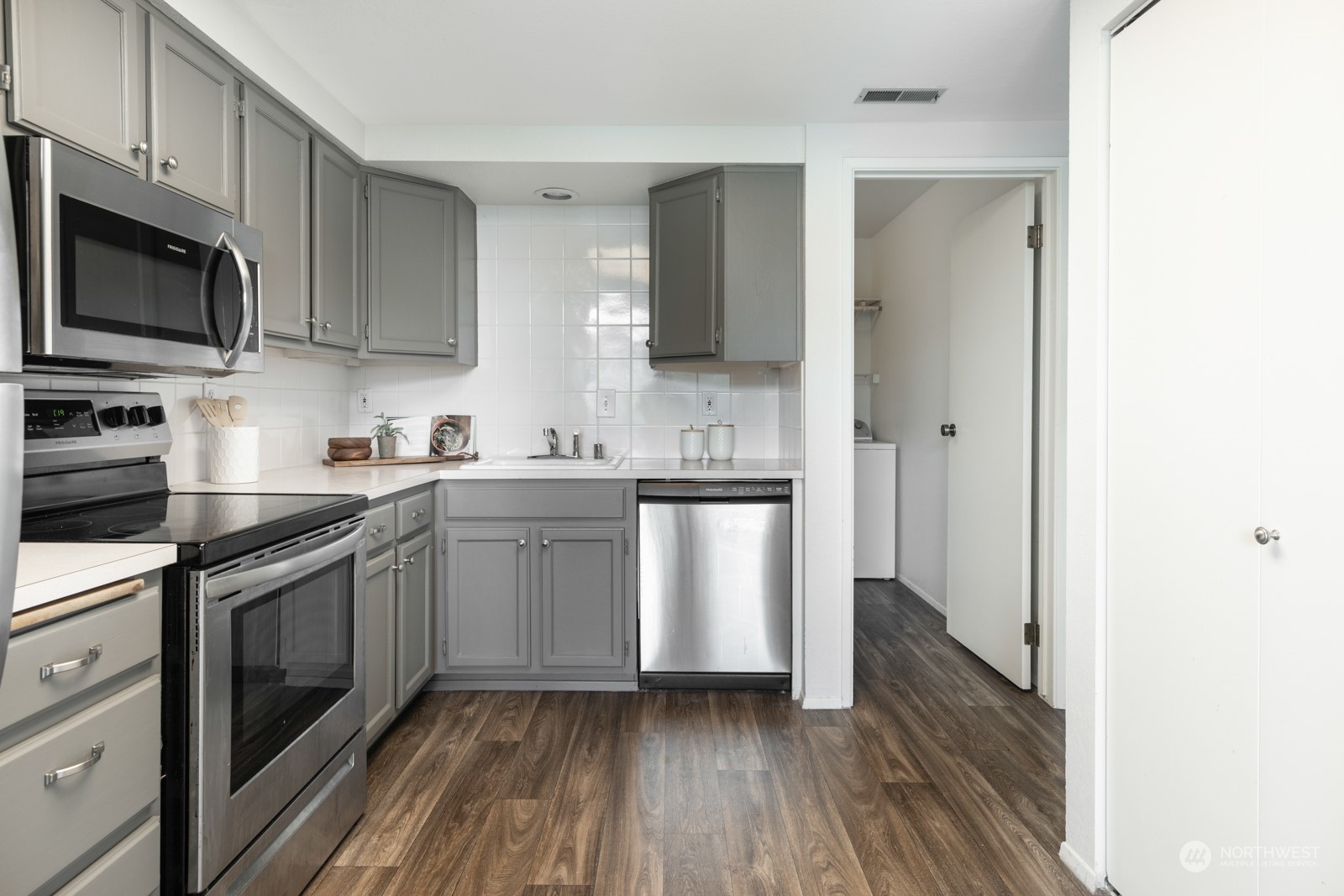 11300 1st Avenue NE Unit: 204