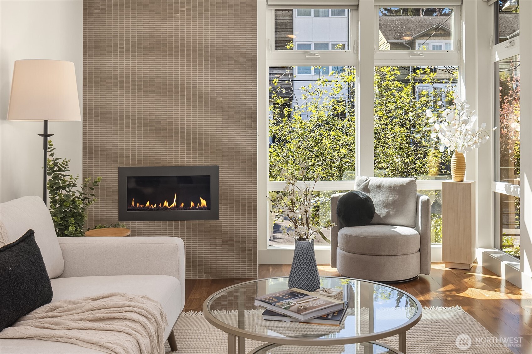 3446 B 22nd Avenue W