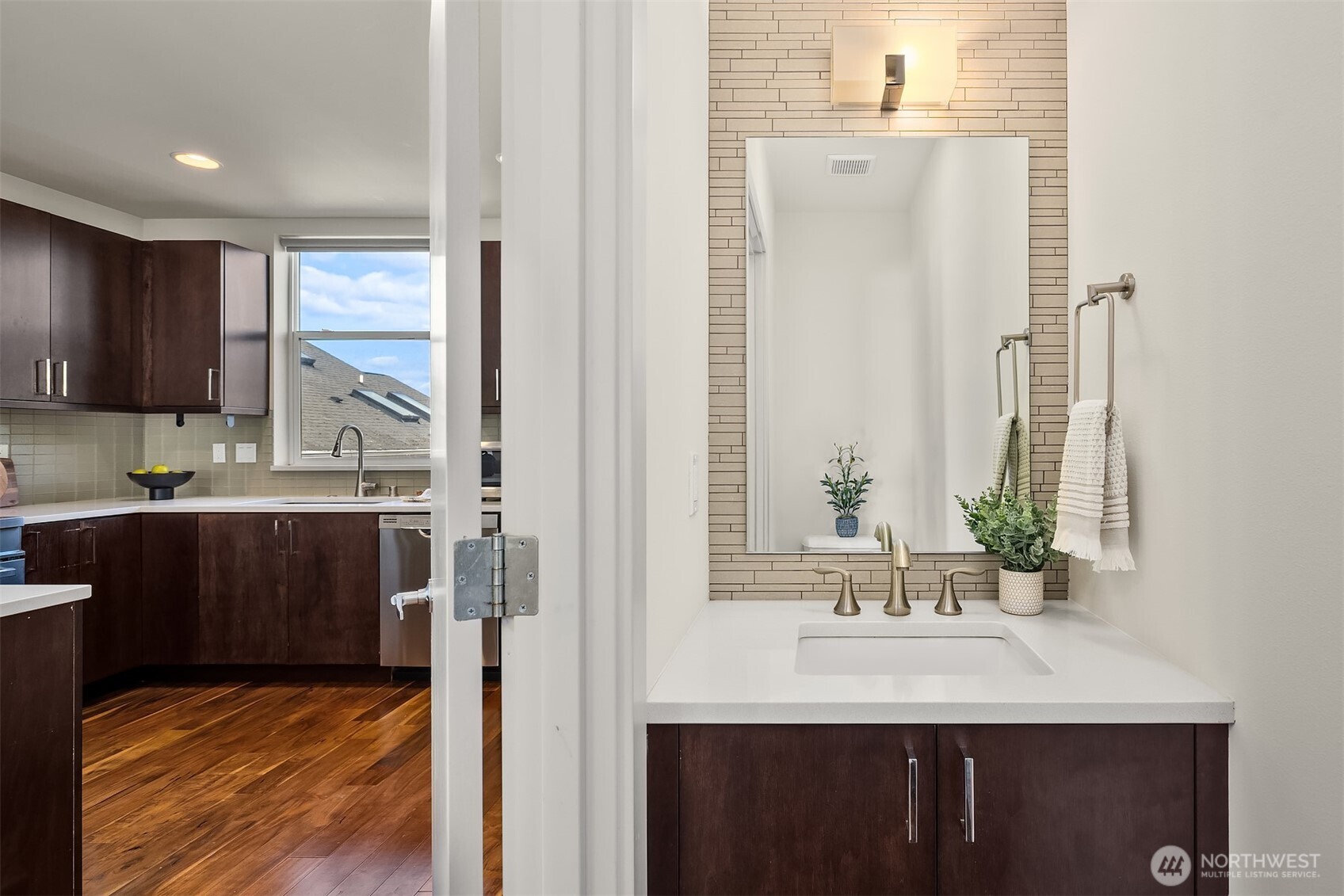 3446 B 22nd Avenue W