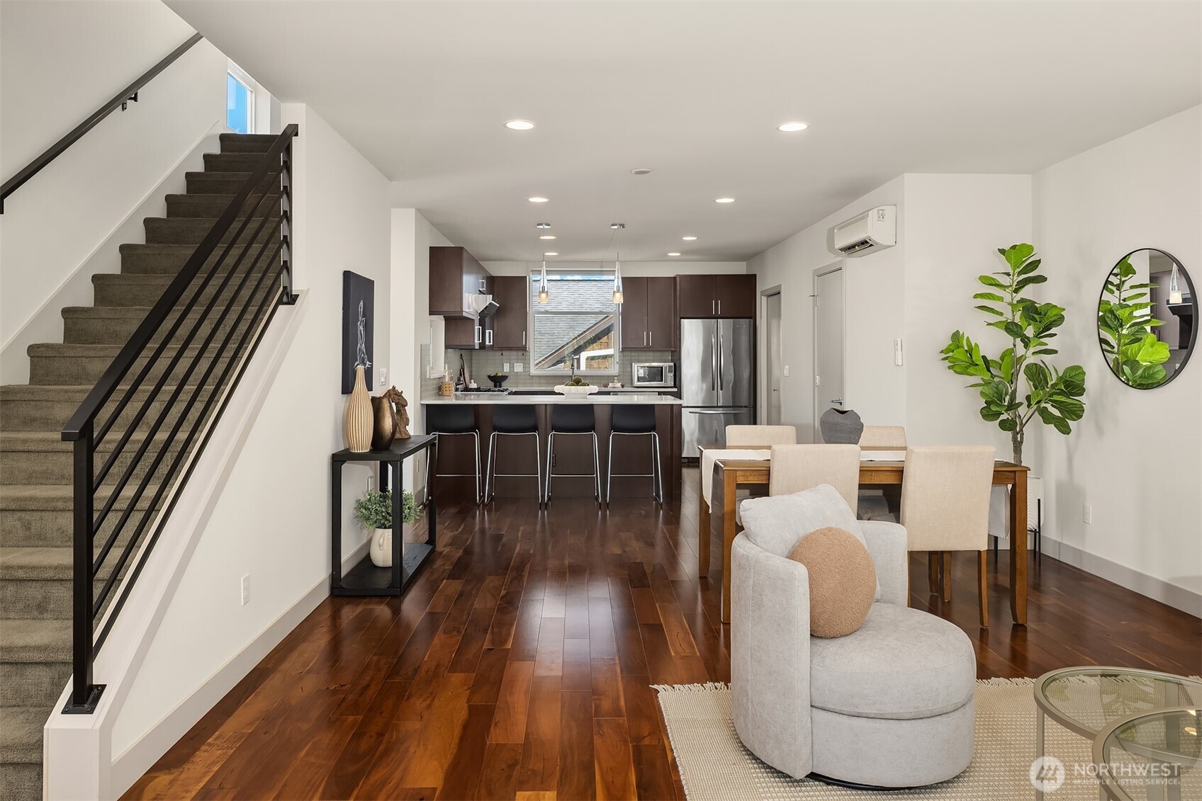 3446 B 22nd Avenue W