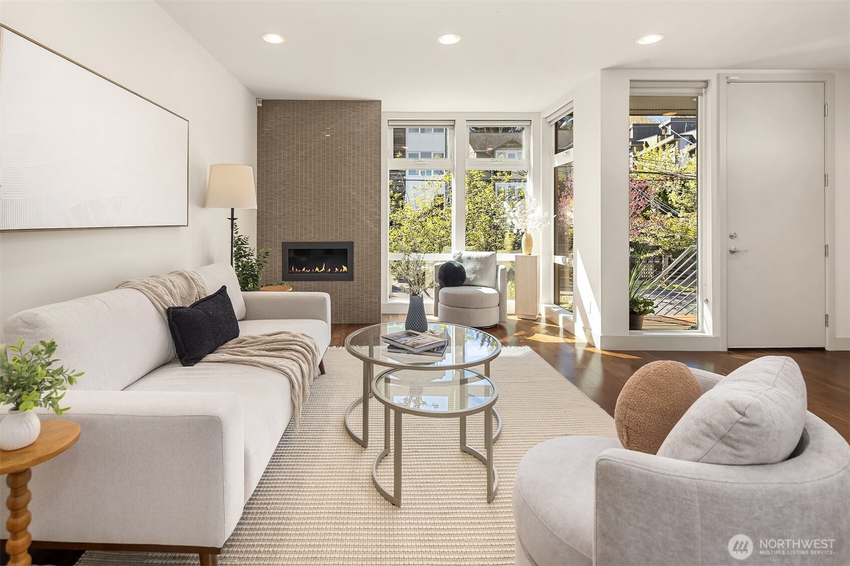 3446 B 22nd Avenue W