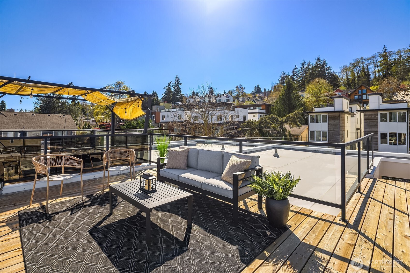 3446 B 22nd Avenue W