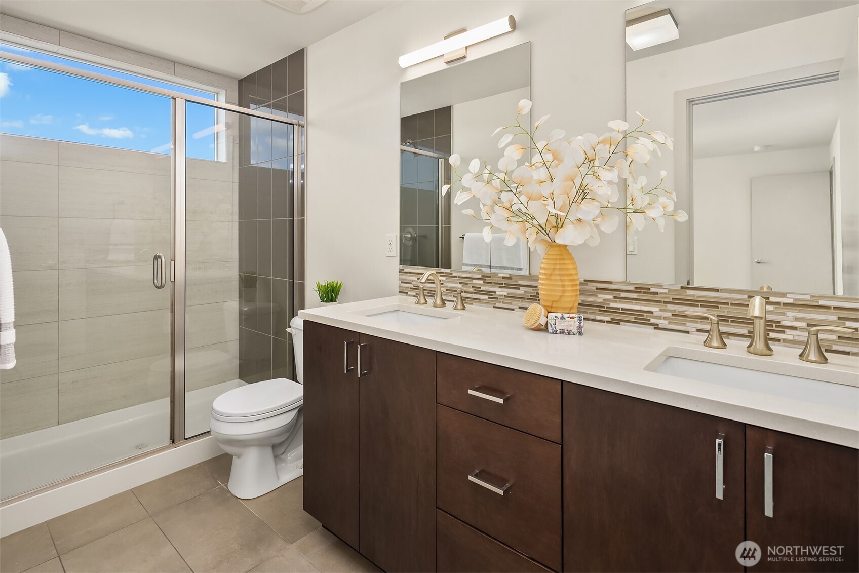 3446 B 22nd Avenue W