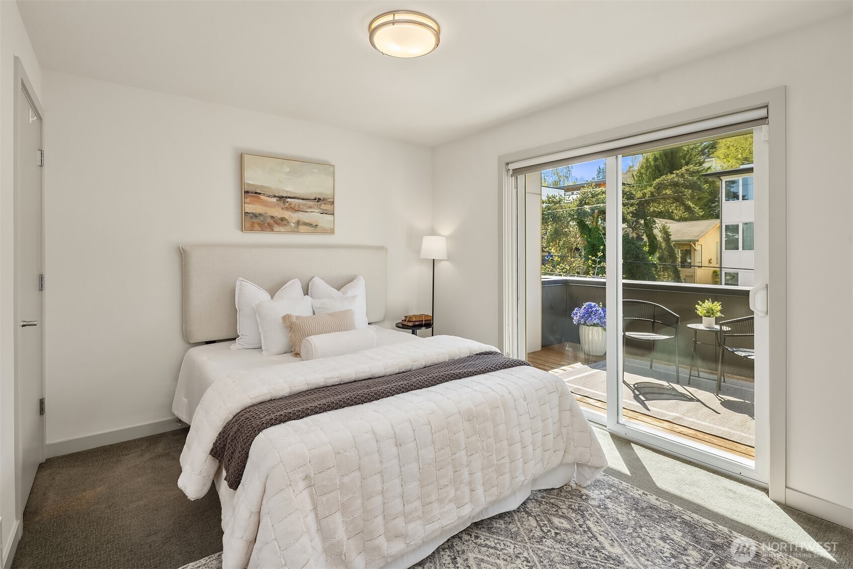 3446 B 22nd Avenue W