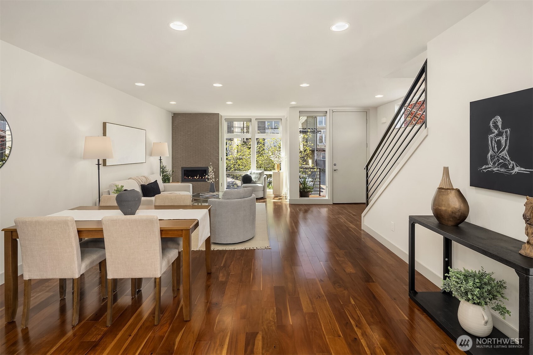 3446 B 22nd Avenue W