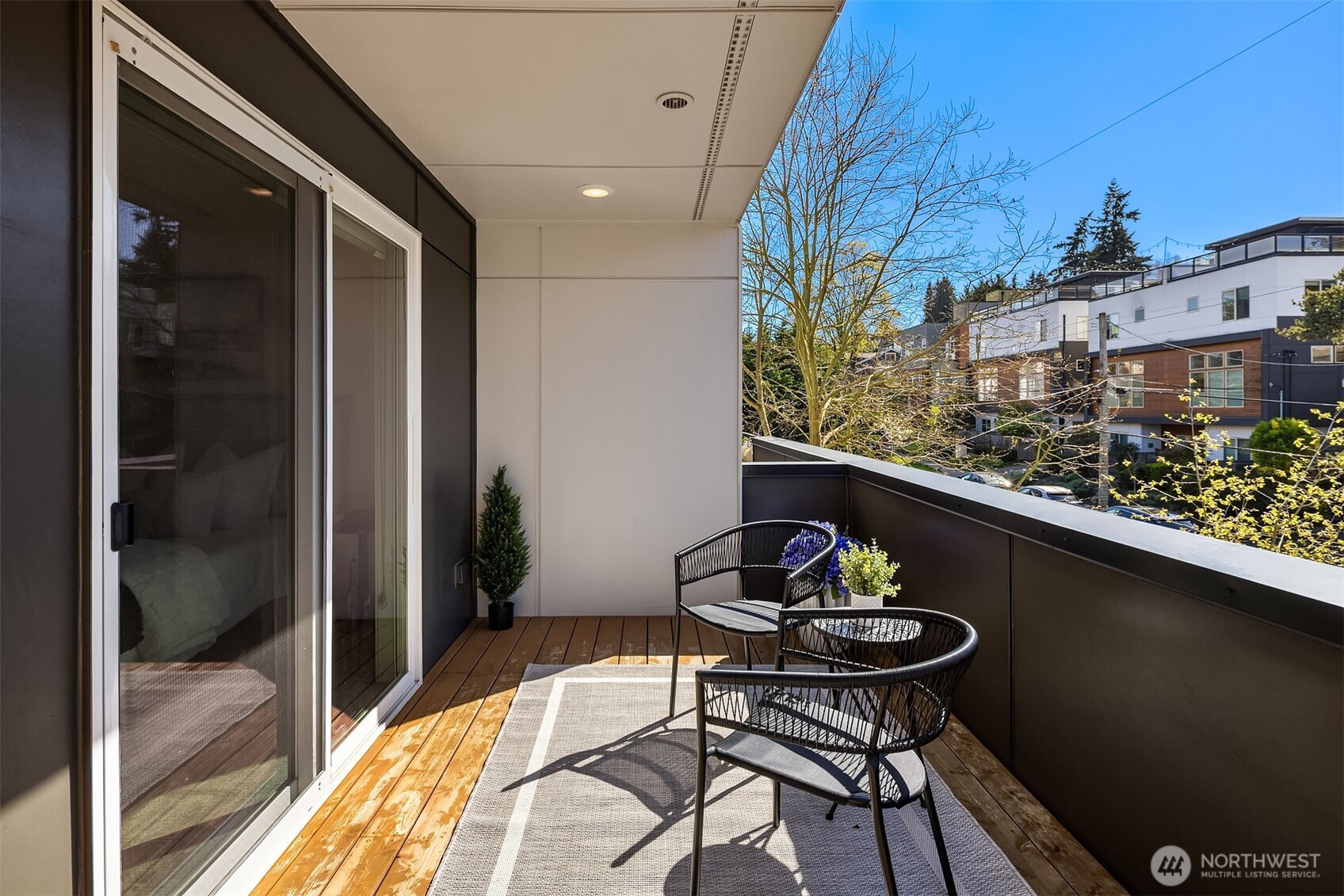 3446 B 22nd Avenue W