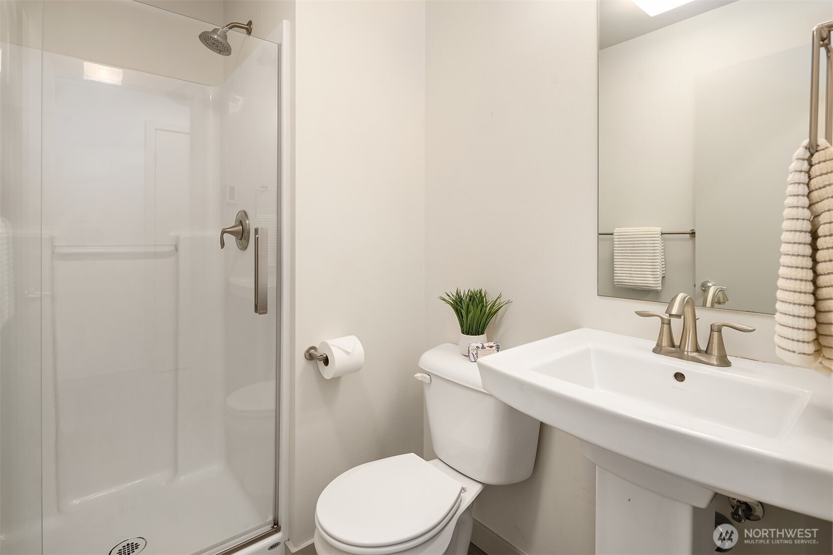 3446 B 22nd Avenue W