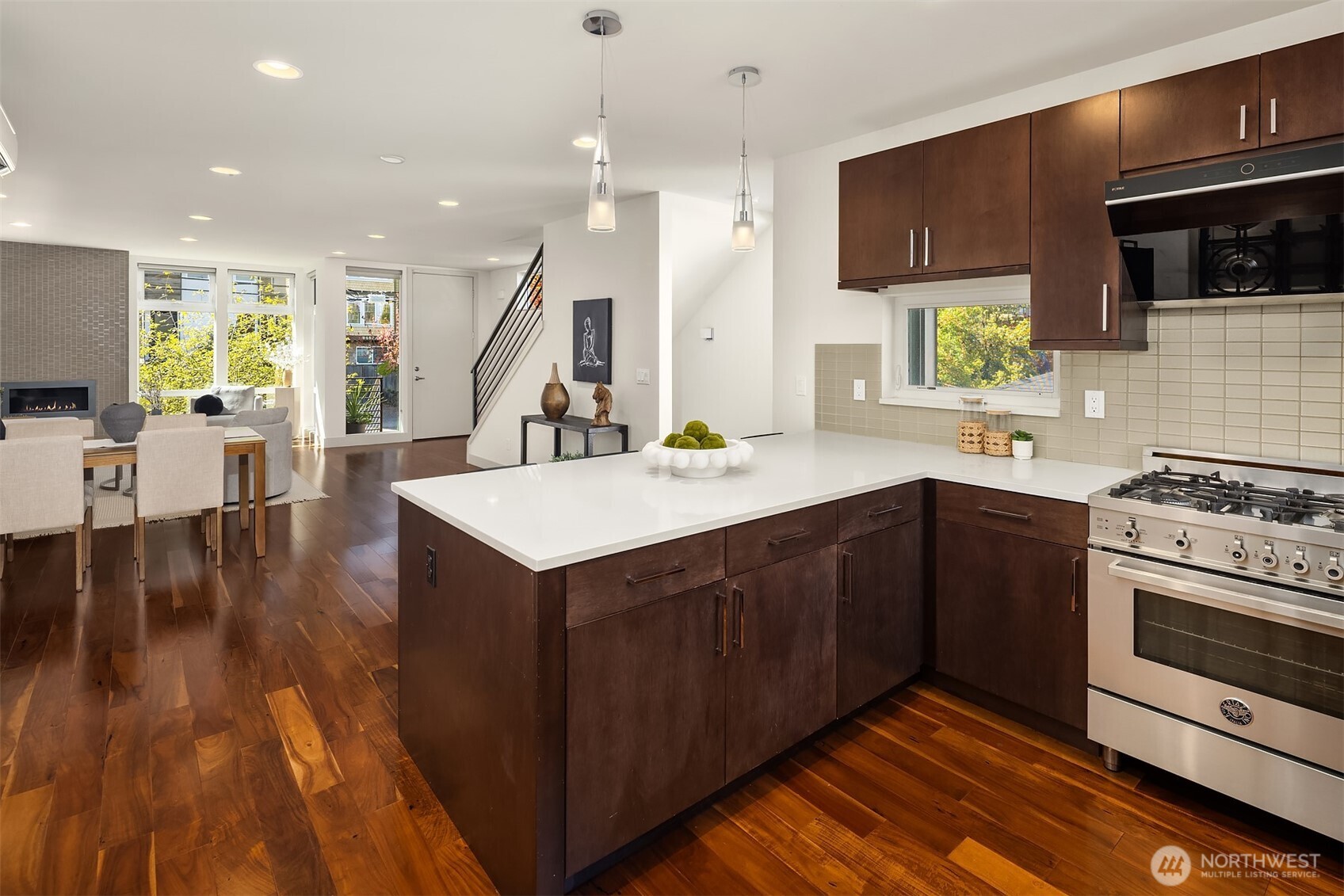 3446 B 22nd Avenue W