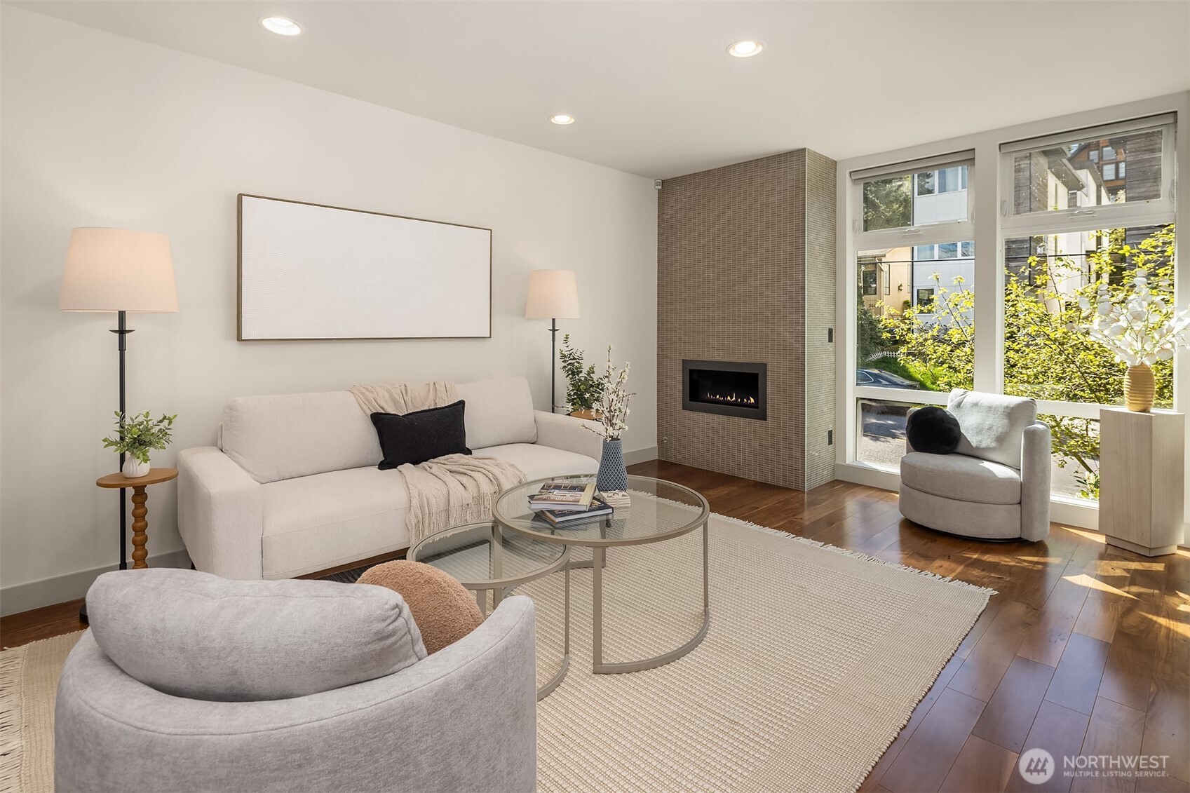 3446 B 22nd Avenue W