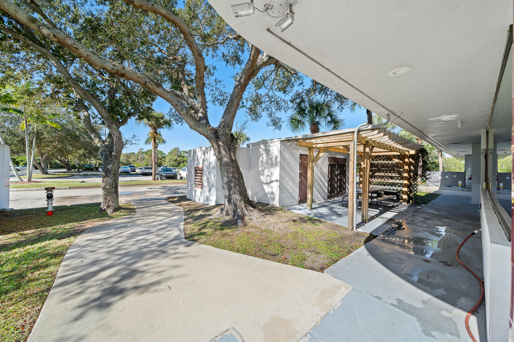 1995 W Nasa Boulevard