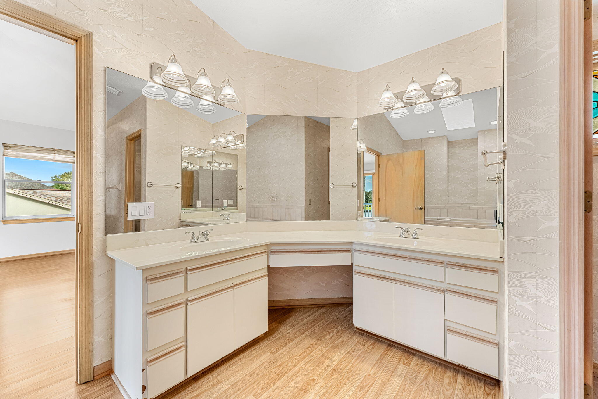 670 Rossmoor Circle