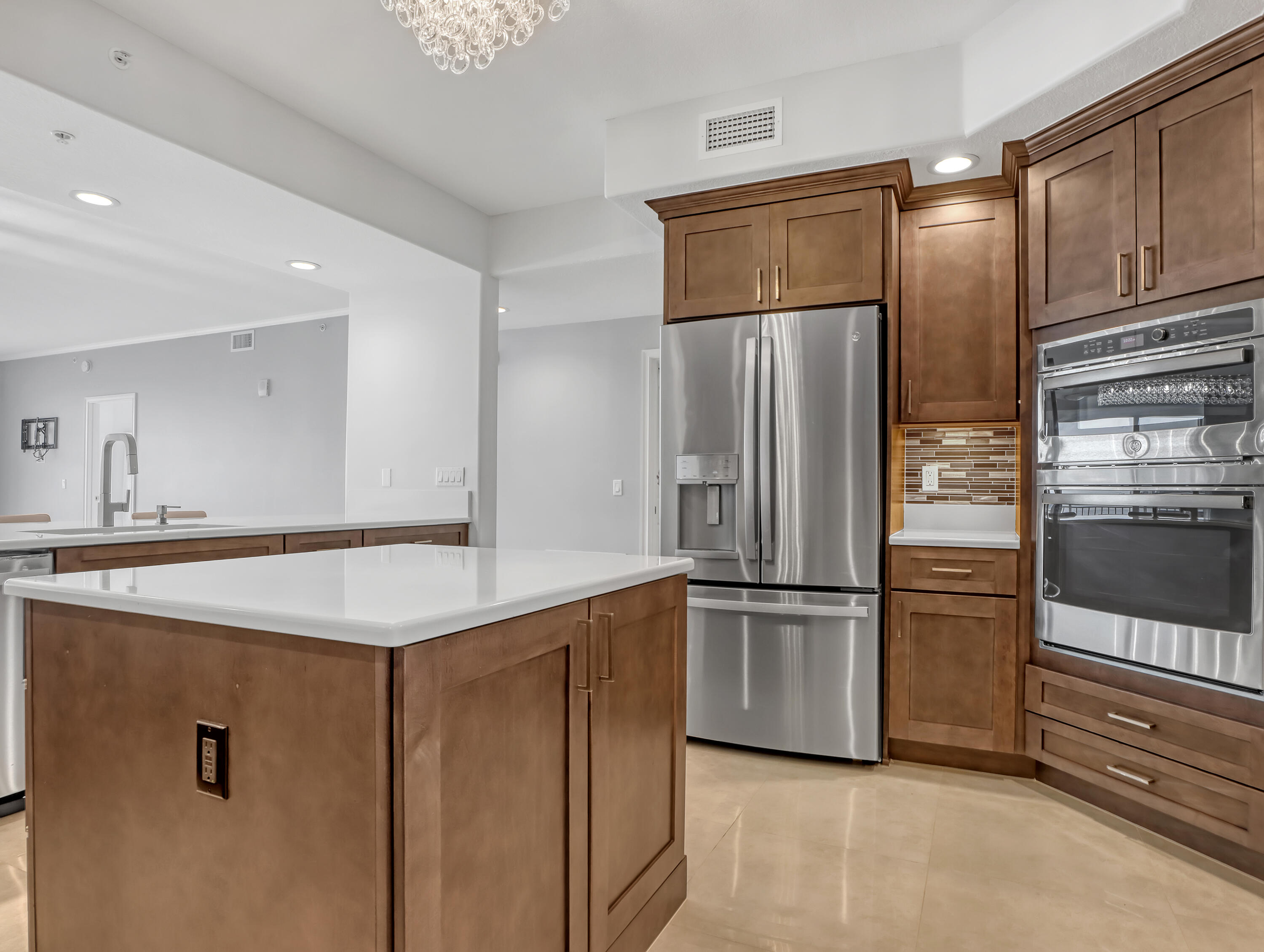 1435 S Harbor City Boulevard 703