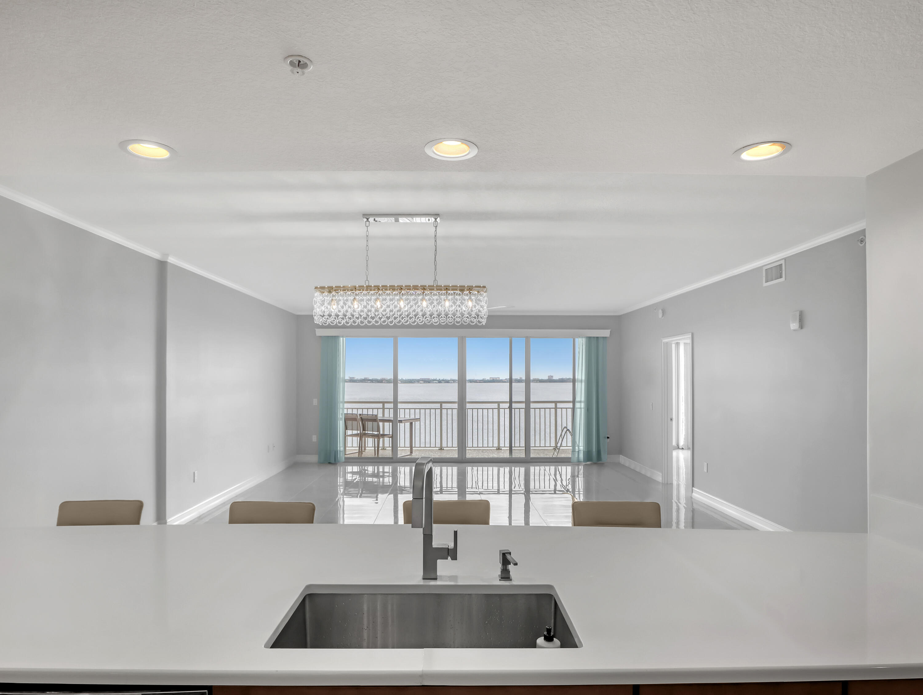 1435 S Harbor City Boulevard 703