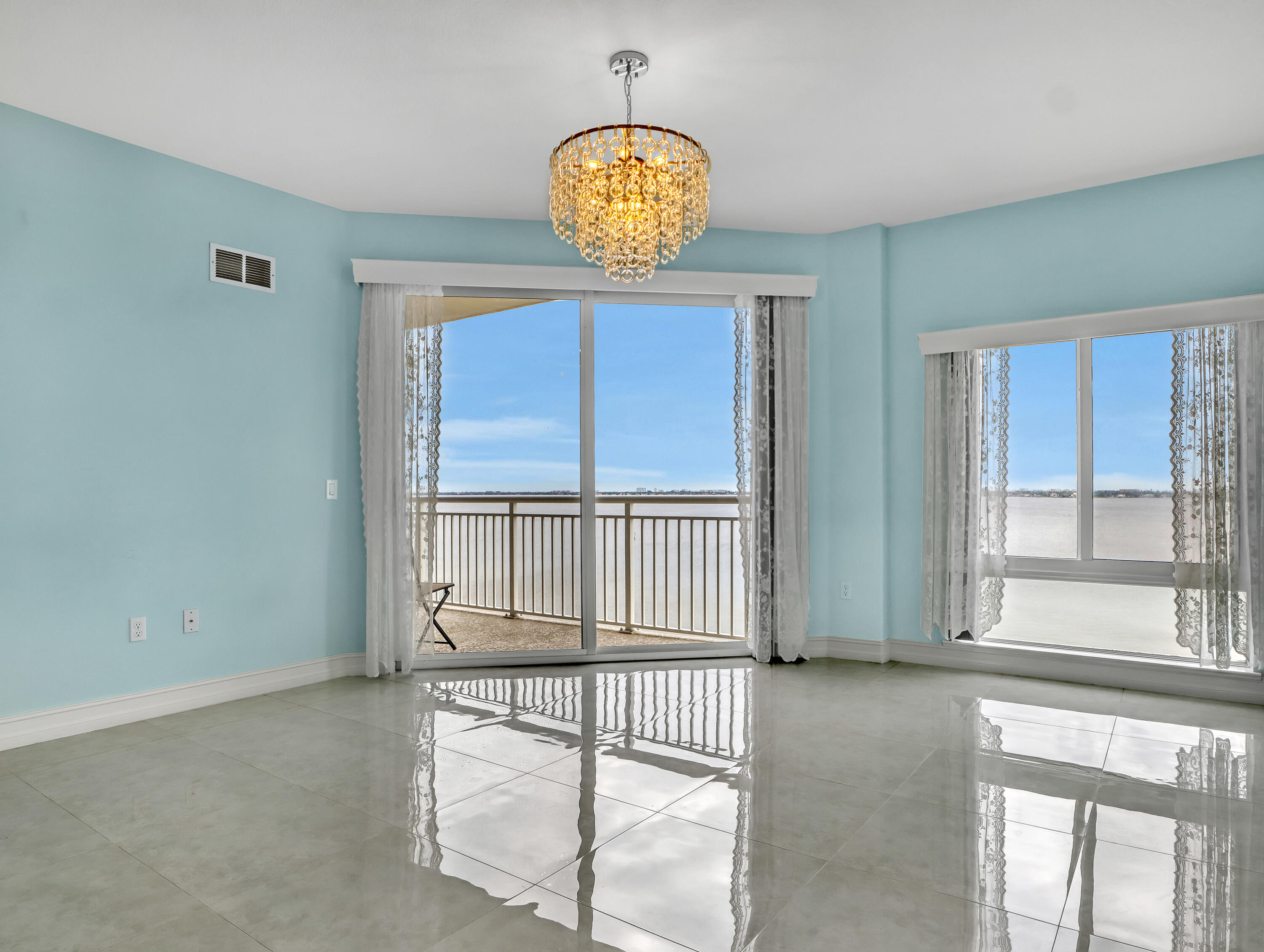 1435 S Harbor City Boulevard 703