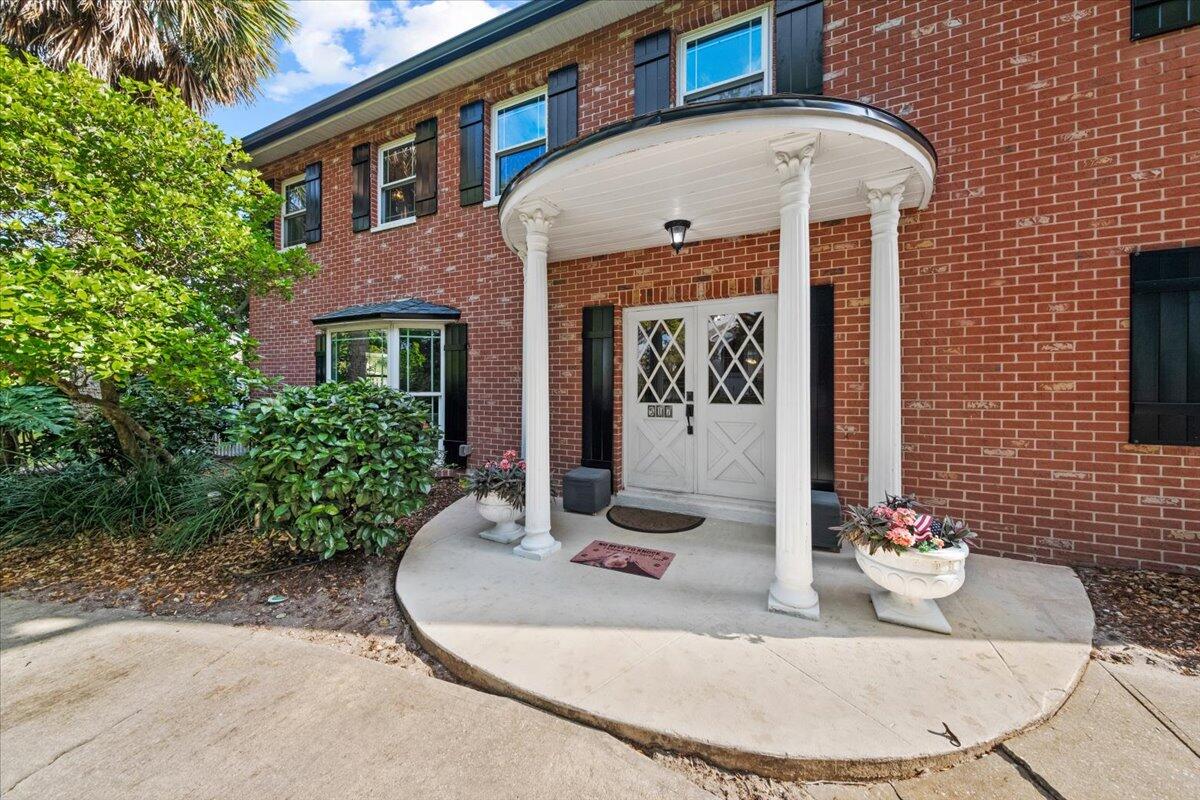 517 N River Oaks Drive