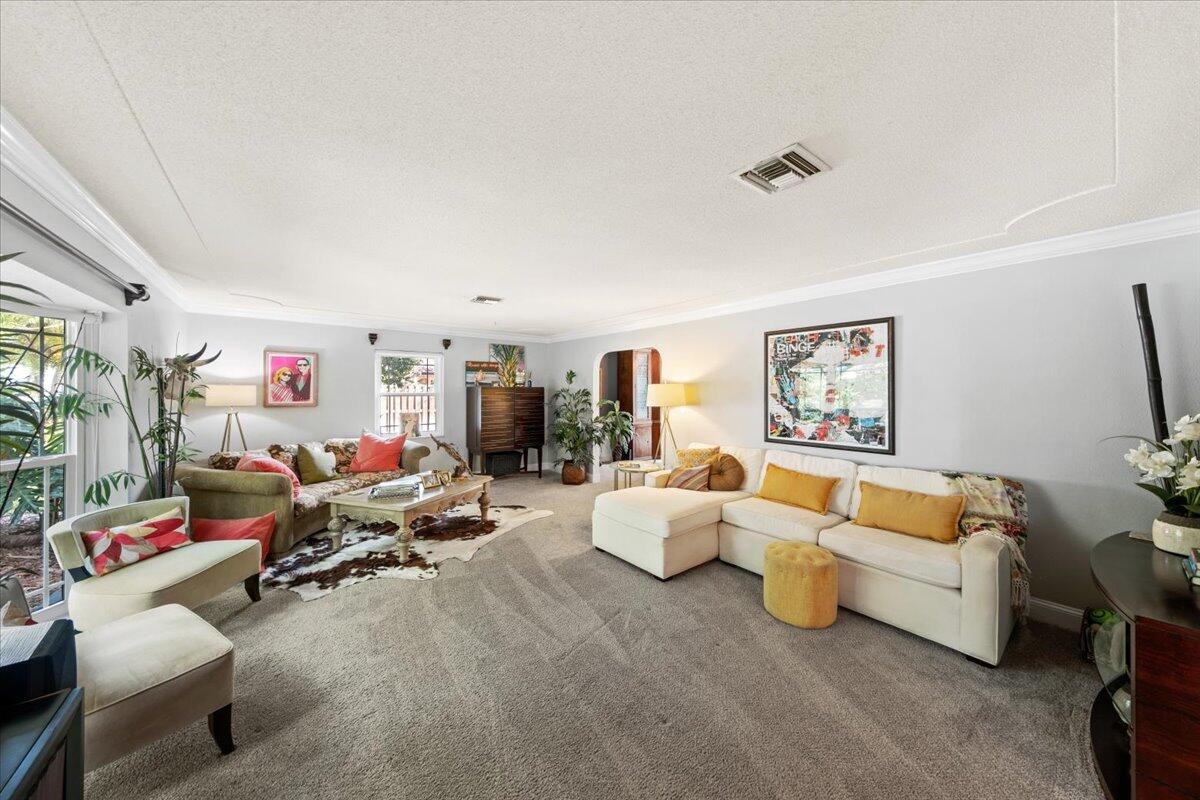 517 N River Oaks Drive