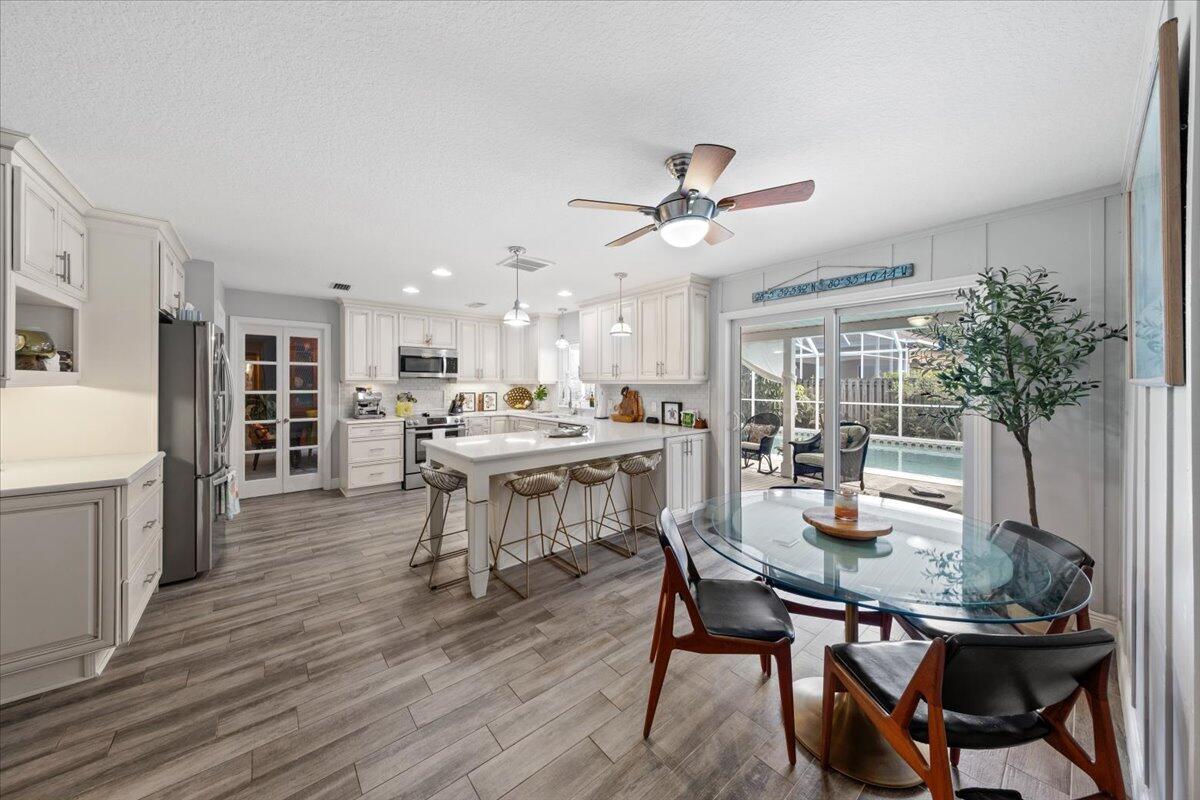 517 N River Oaks Drive