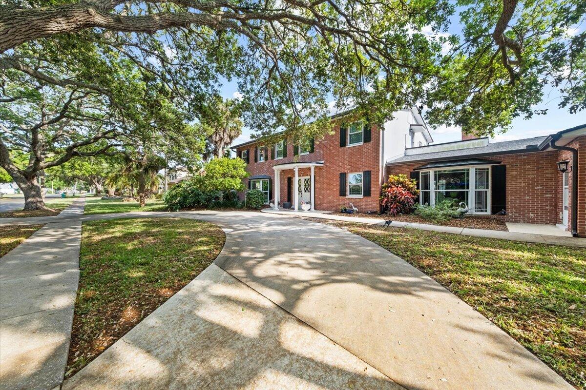 517 N River Oaks Drive