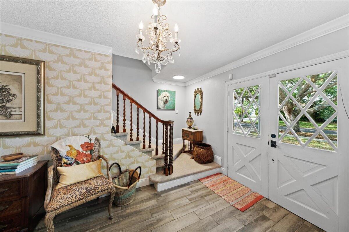 517 N River Oaks Drive