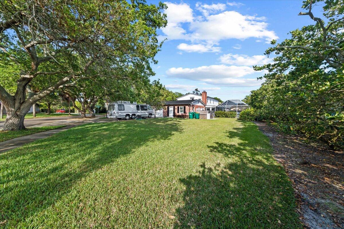 517 N River Oaks Drive