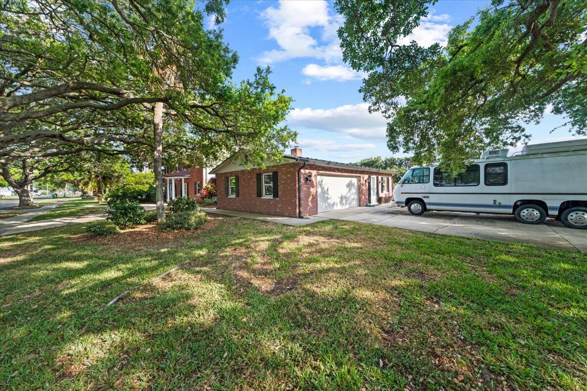 517 N River Oaks Drive