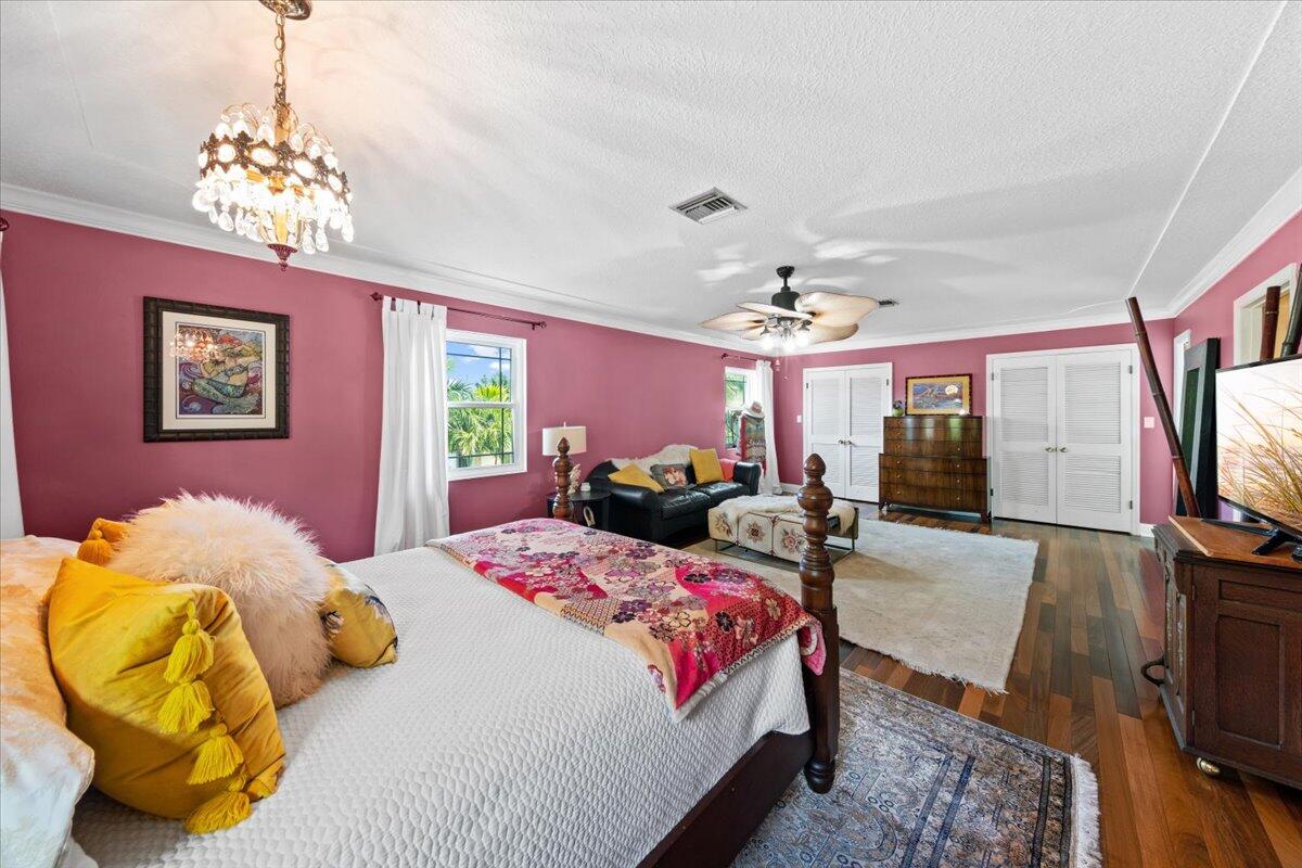 517 N River Oaks Drive