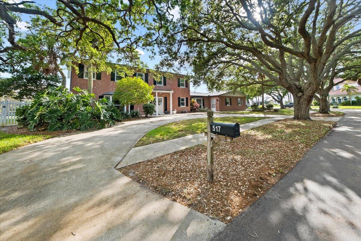 517 N River Oaks Drive