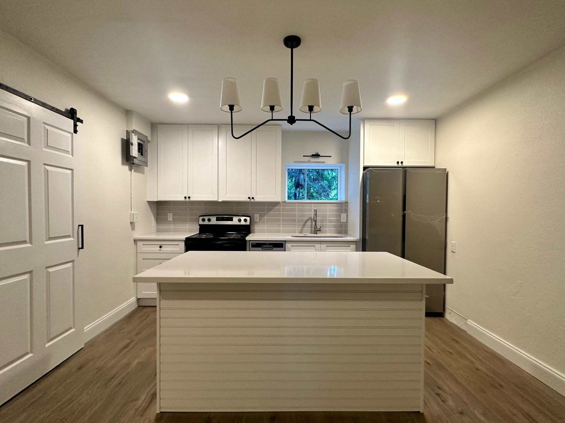 472 Magnolia Avenue 2