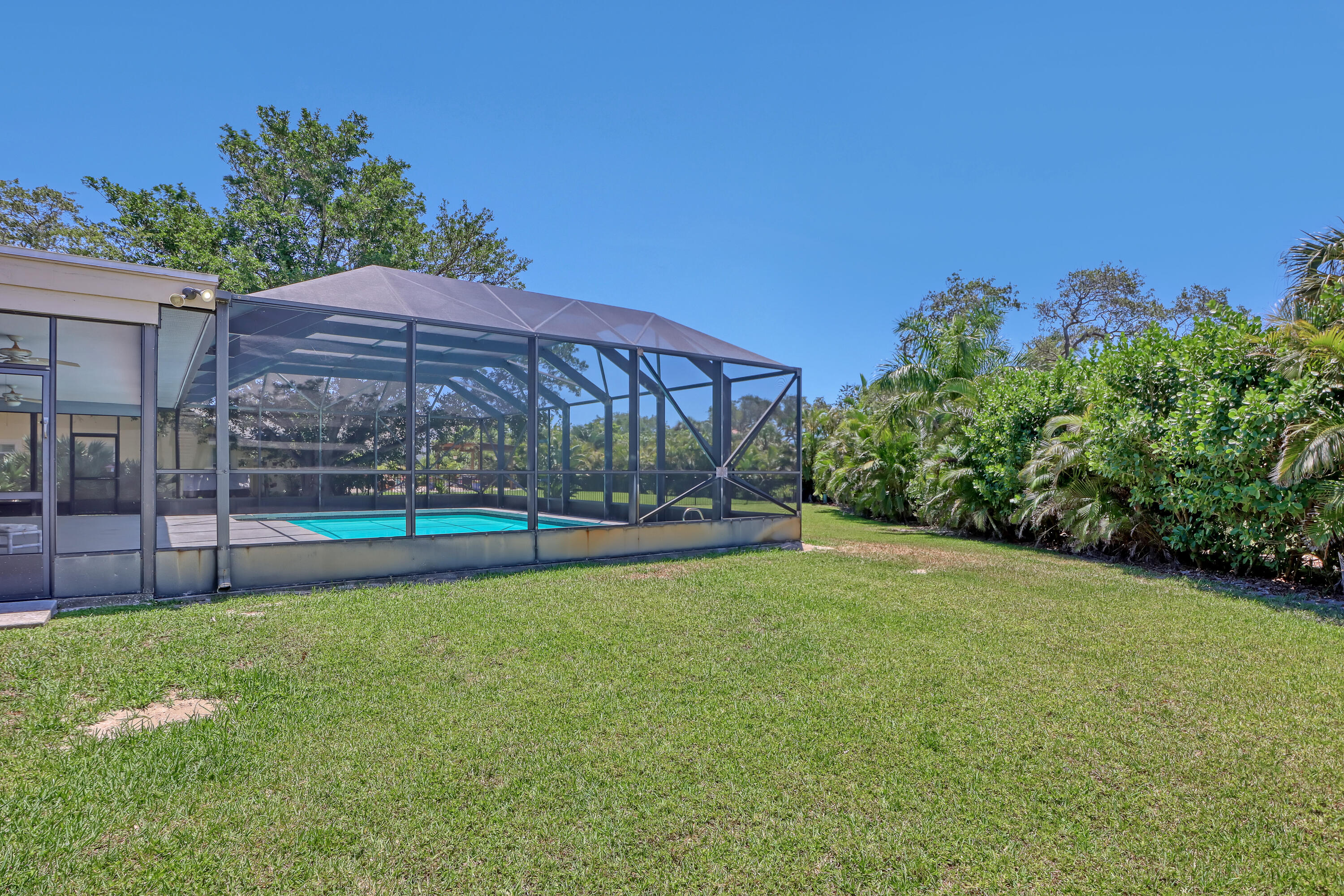 561 Nightingale Drive