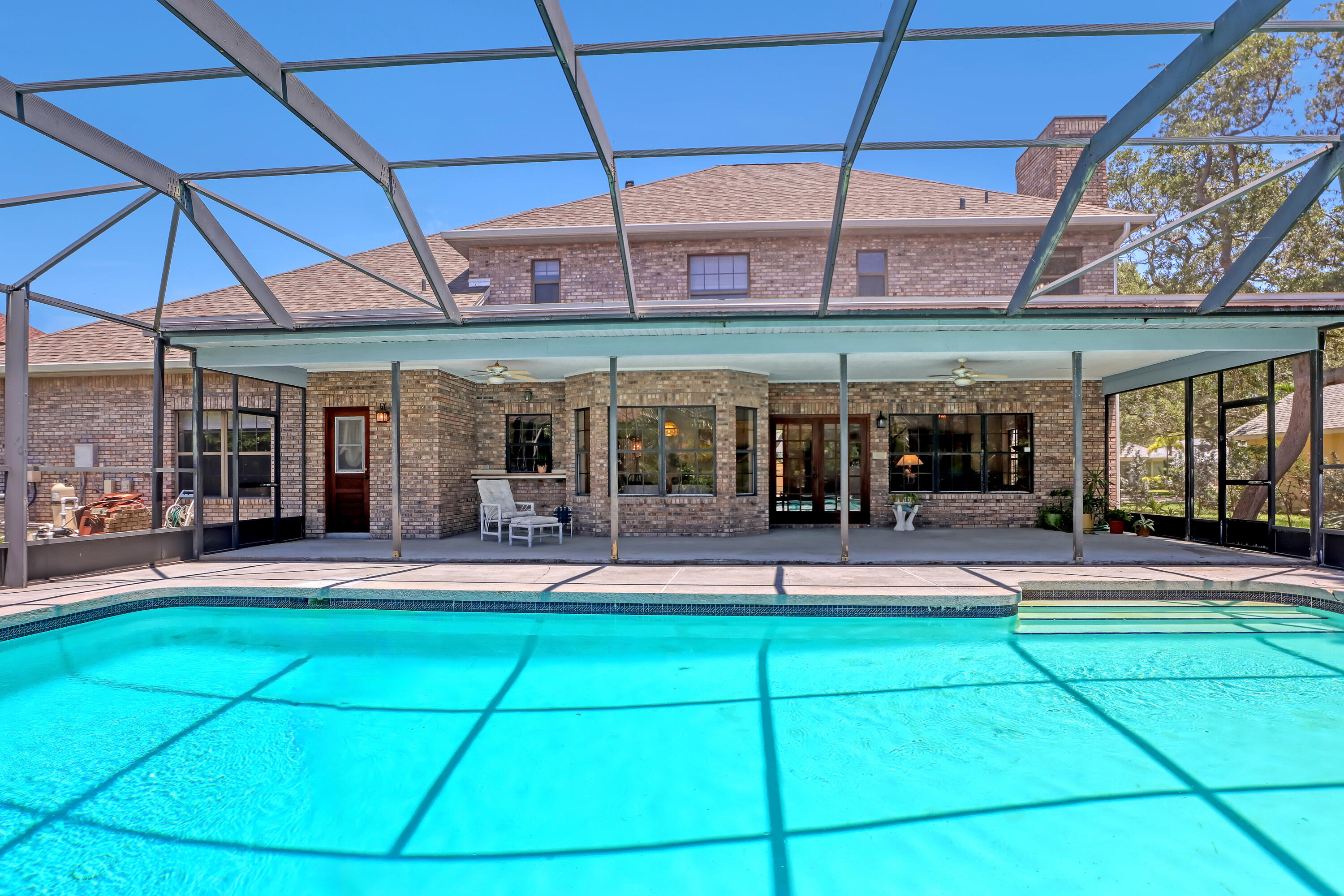 561 Nightingale Drive