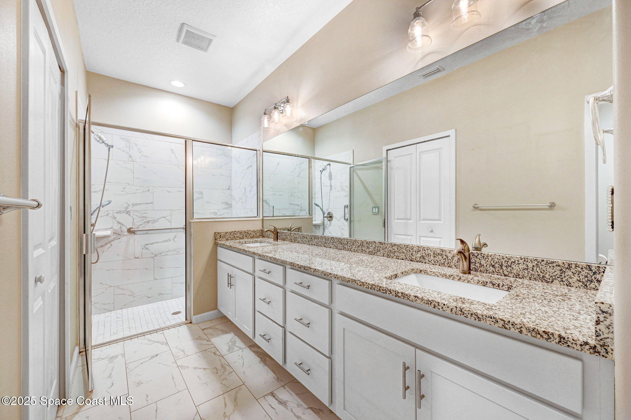3920 Playa Del Sol Drive 104
