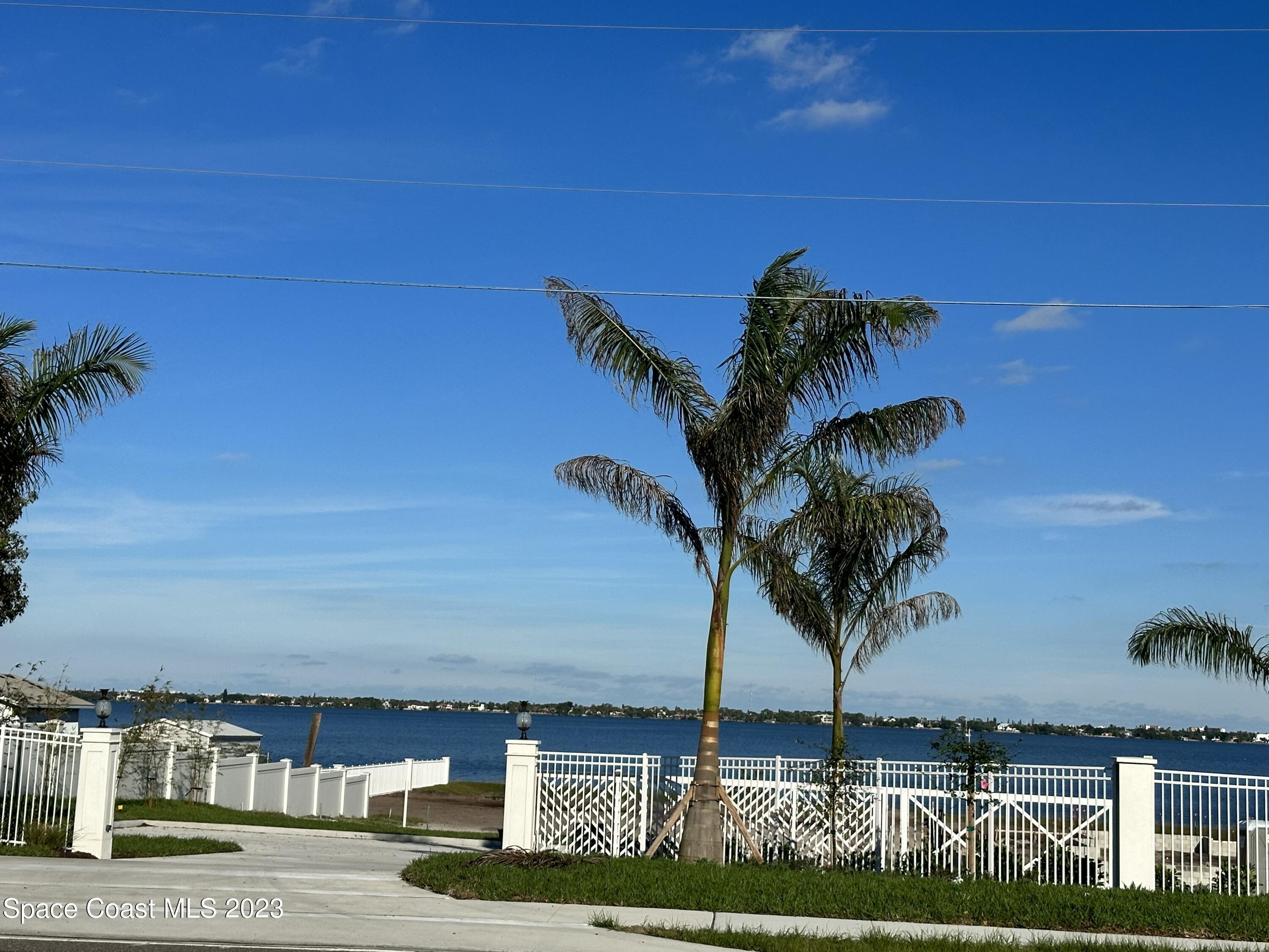 2011 Pineapple Cove