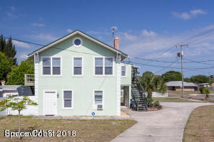 1708 Oak Street 1