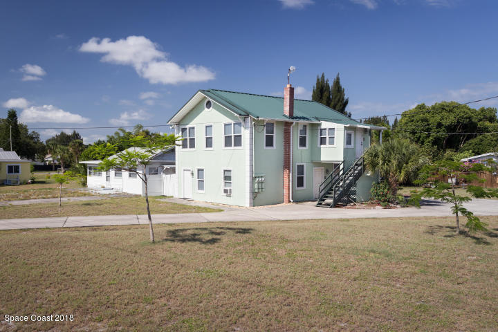 1708 Oak Street 1