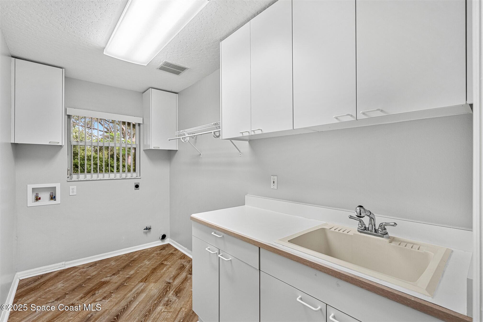 822 Oakwood Drive
