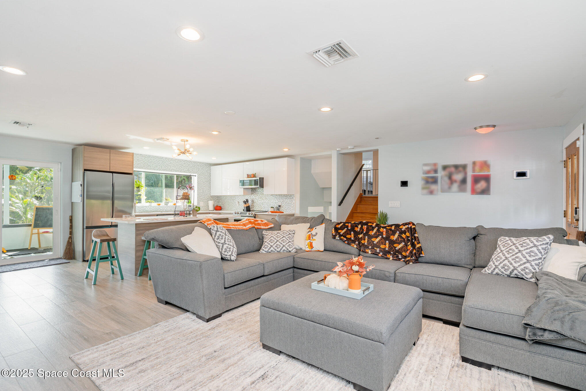 409 E Melbourne Avenue