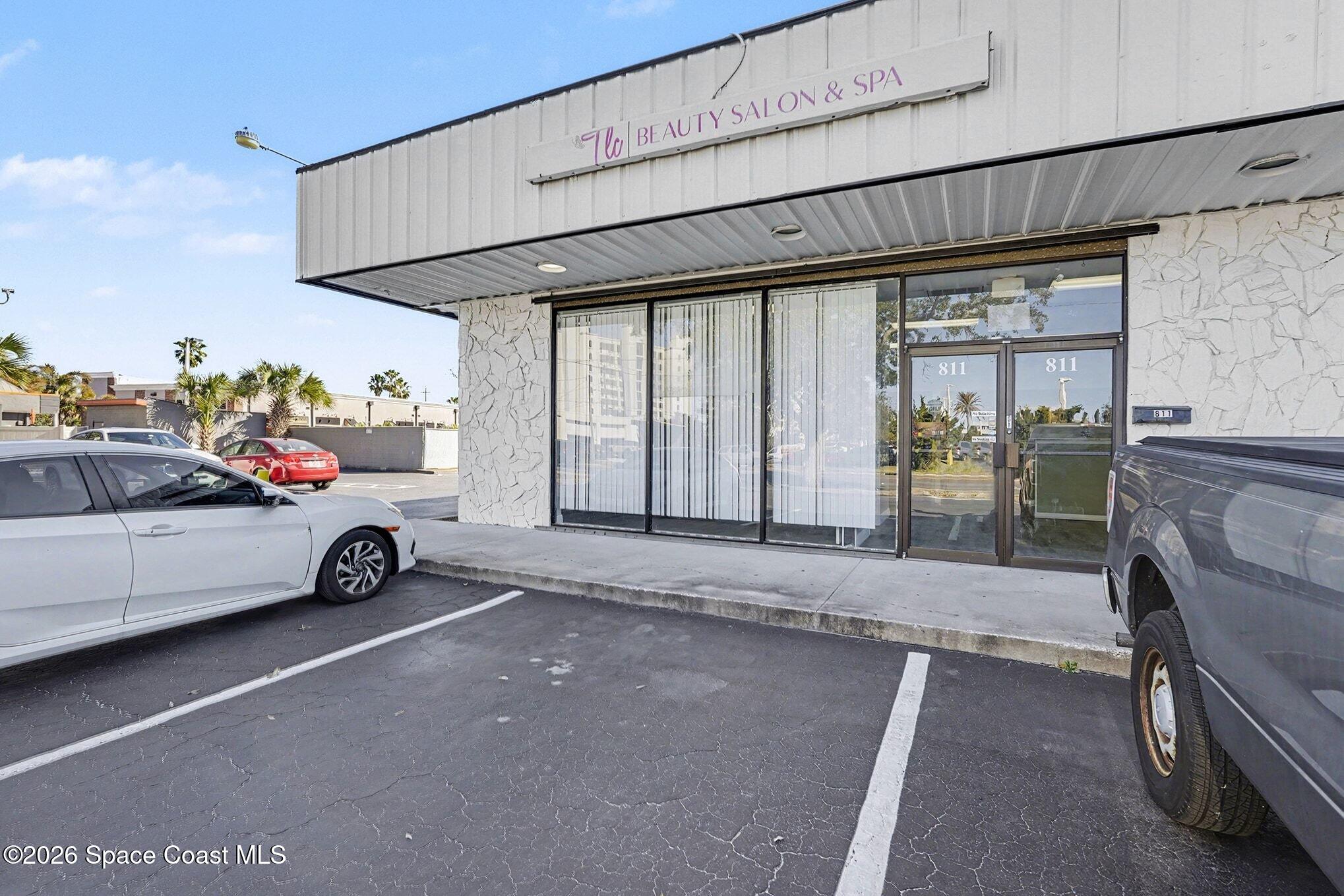 811 E Hibiscus Boulevard