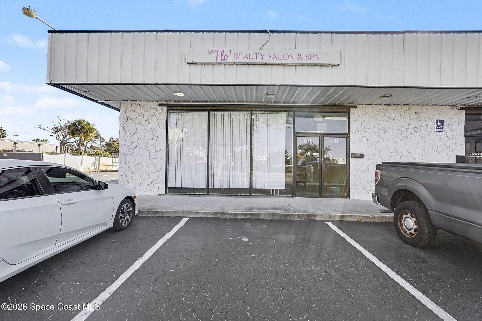 811 E Hibiscus Boulevard