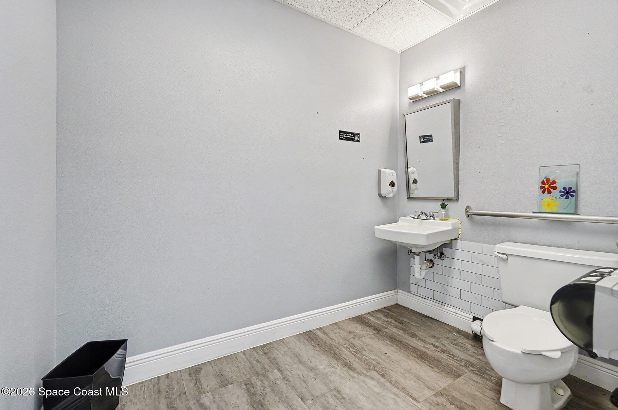 811 E Hibiscus Boulevard