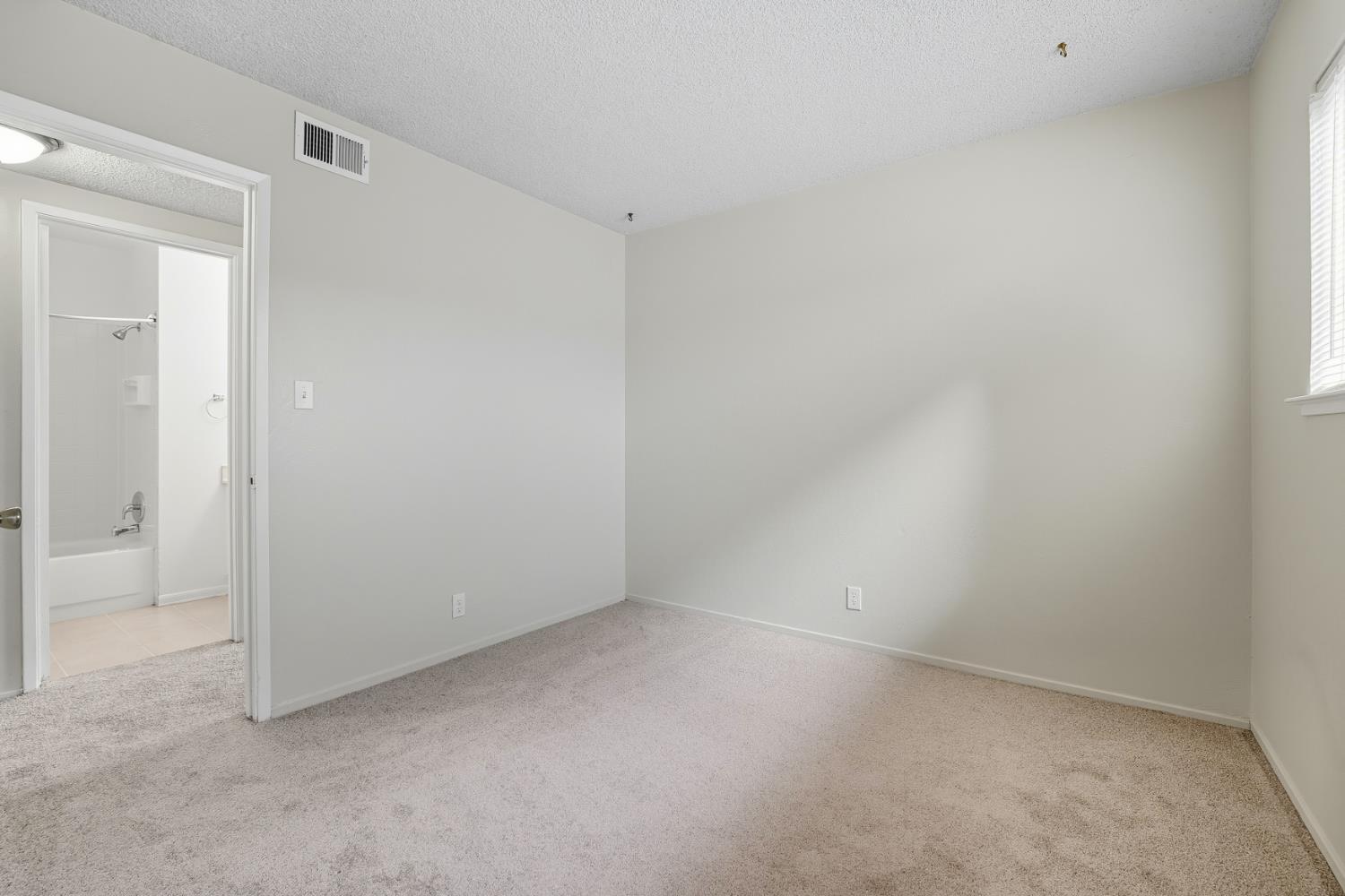 4836 Rockland Way
